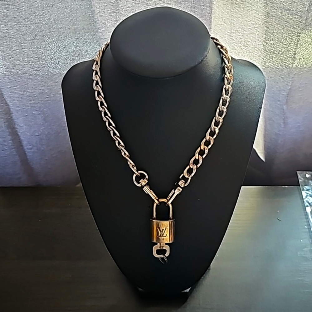 LV authentic lock&key 🔐 &chain, 16"